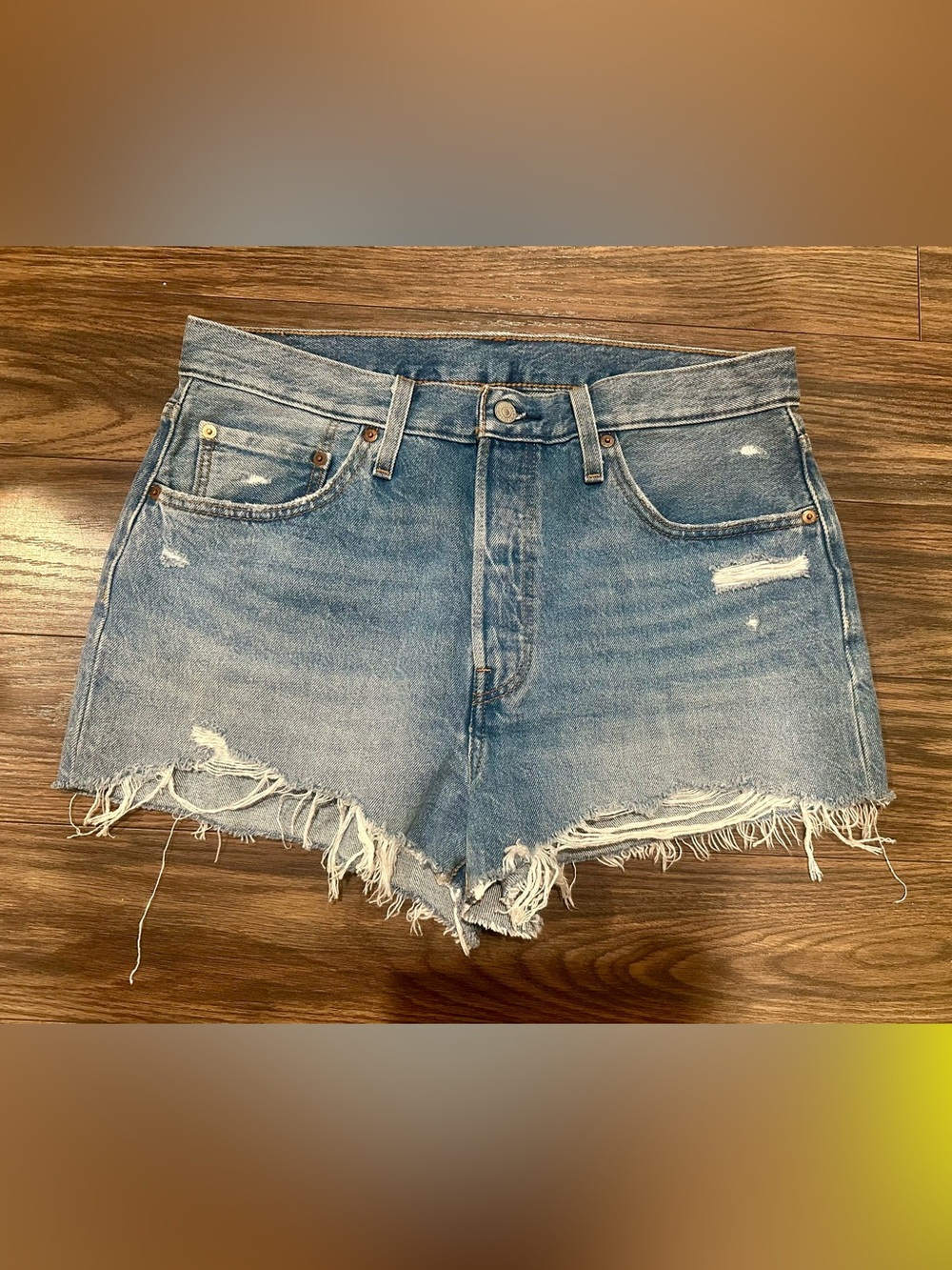 Levi's 501 Medium Blue Wash Distressed Denim Shorts Women’s 32 Relaxed Fit